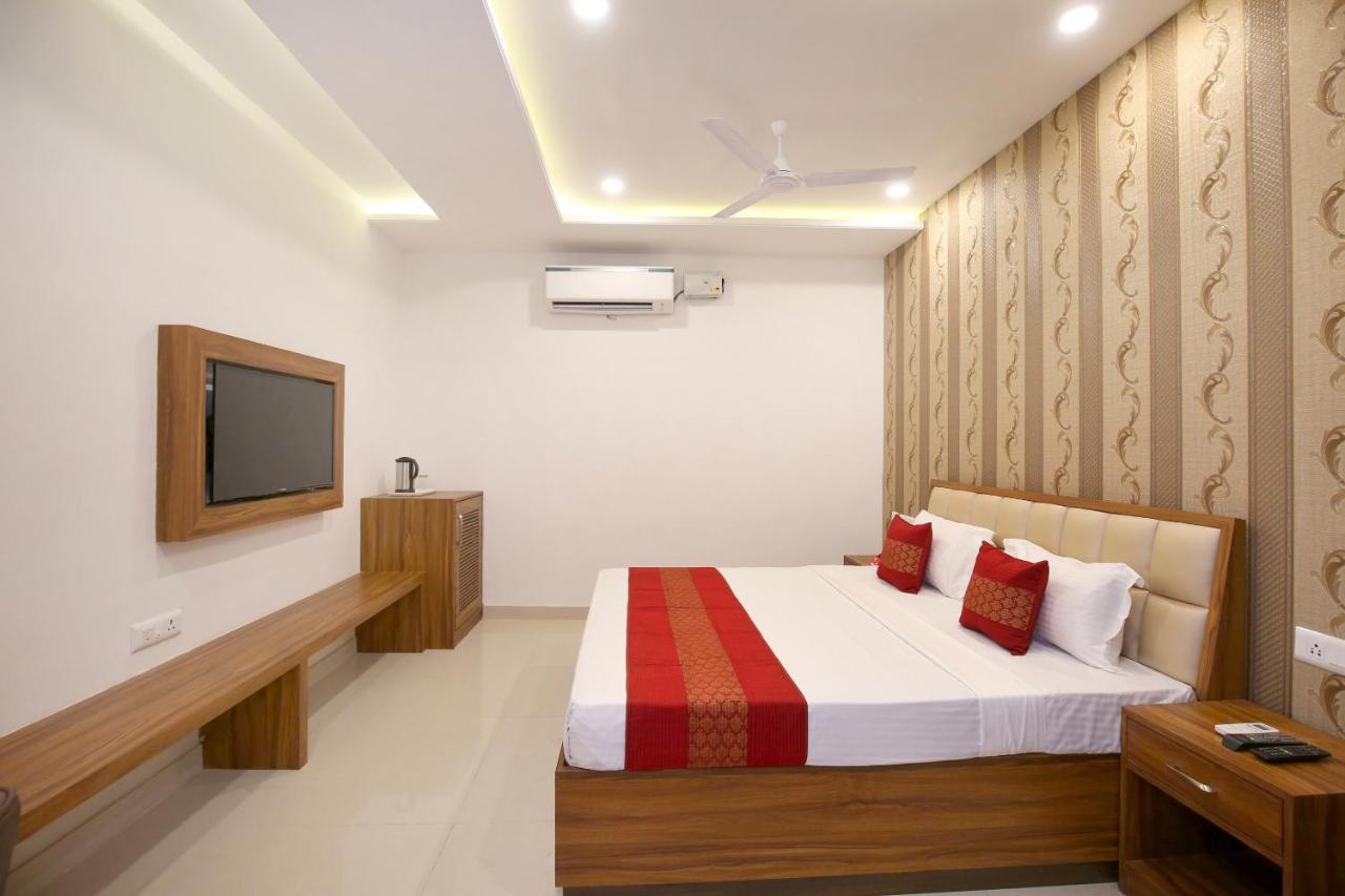 Oyo 14392 Hotel Pearl Wood Zirakpur Exterior photo