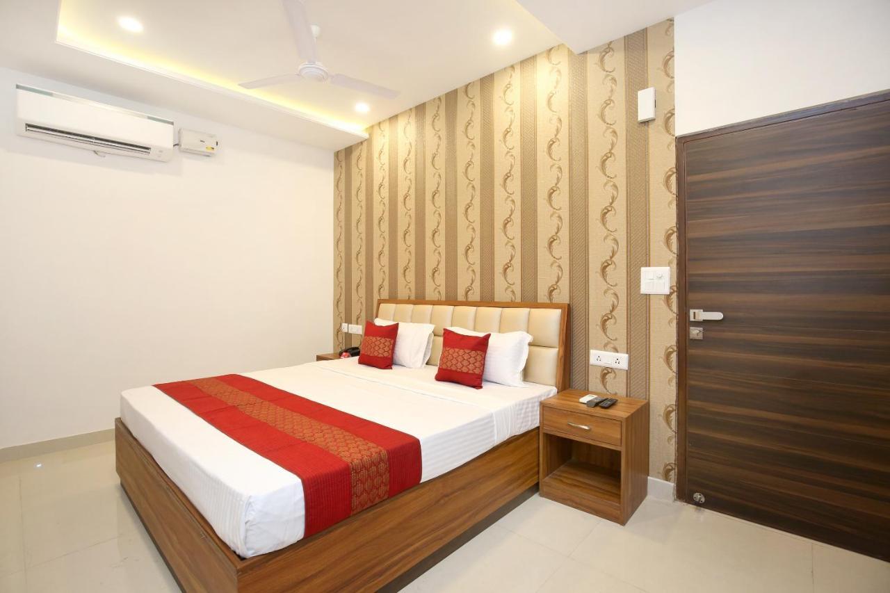 Oyo 14392 Hotel Pearl Wood Zirakpur Exterior photo