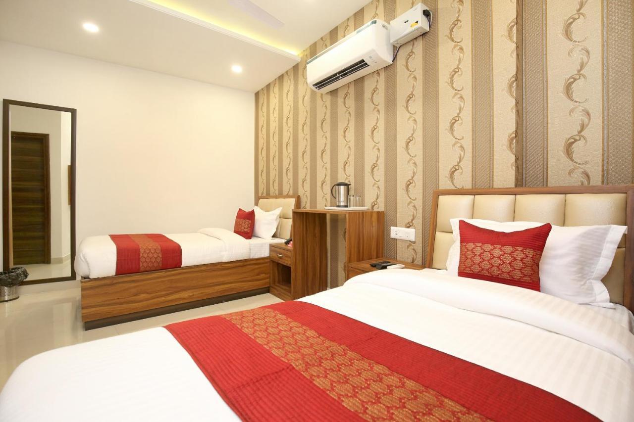 Oyo 14392 Hotel Pearl Wood Zirakpur Exterior photo