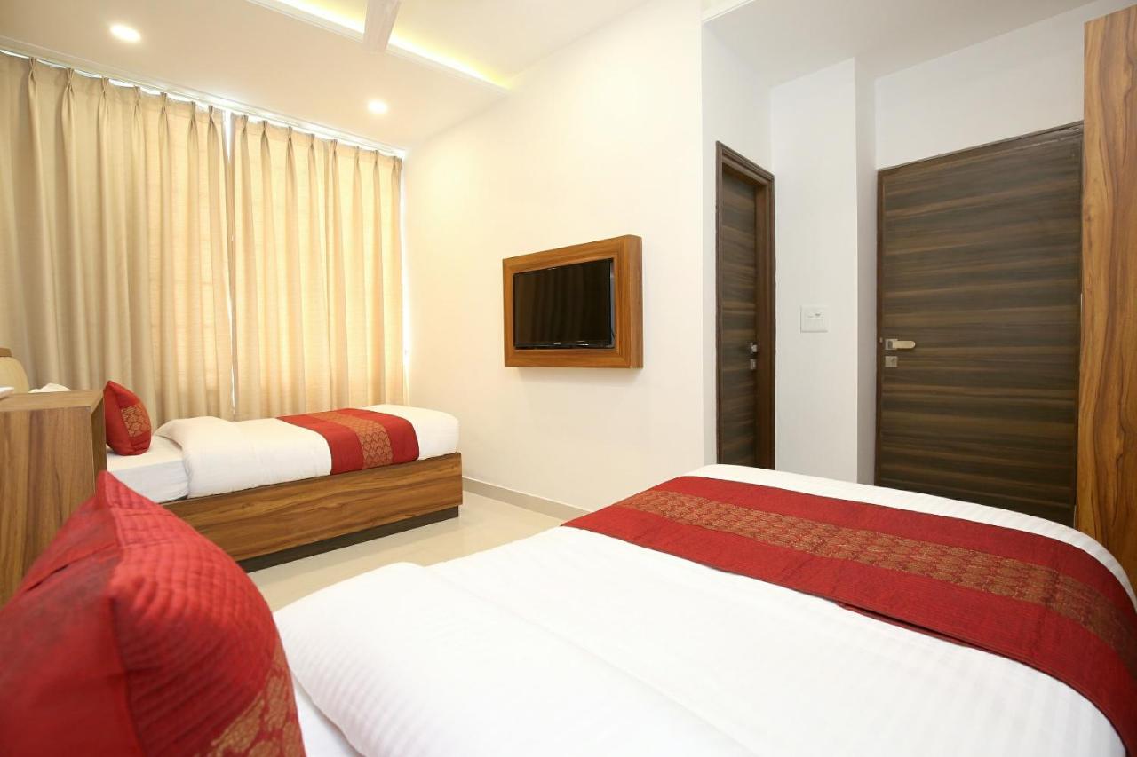 Oyo 14392 Hotel Pearl Wood Zirakpur Exterior photo